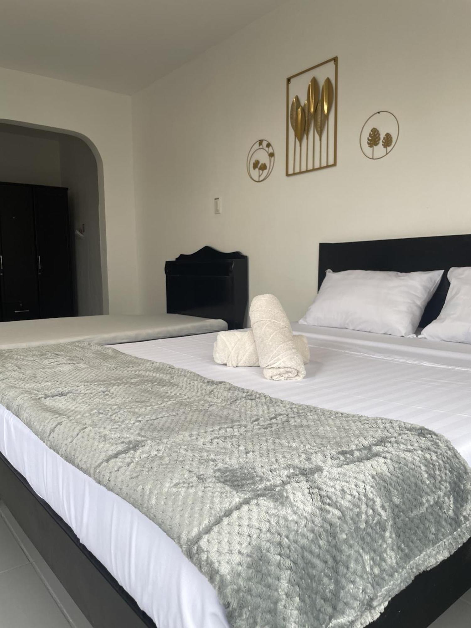 Hotel Sisters Inn Moalboal Eksteriør bilde